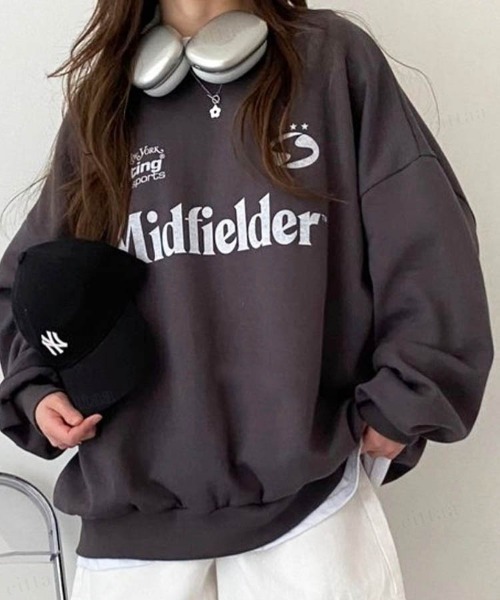 Dalfwin（ダールフィン）の「Midfielderプリントオーバーサイズスポーツウェア風スウェットトレーナー（スウェット・レディース・チャコールグレー/ブラック/グレー系その他・FREE）」の13枚目の写真