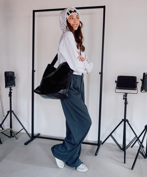 BLONDEY（ブロンディ）の「BIGショルダーバッグ（ショルダーバッグ・レディース・ブラック・FREE）」の2枚目の写真