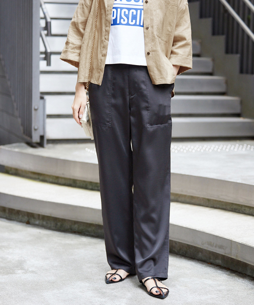 IENA（イエナ）の「《追加》アセテートライク ベイカーパンツ（その他パンツ・レディース・アイボリー/ブラック・36/34/38）」の2枚目の写真