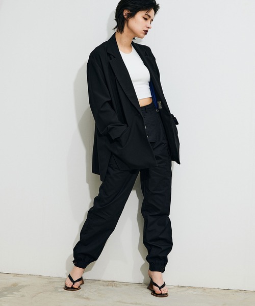 Maisones.(メゾネス)の「Button flap Trousers | ボタンフラップ パンツ(カーゴパンツ・レディース・ピンク/オフホワイト/ブラック・1/2)」の5枚目の写真