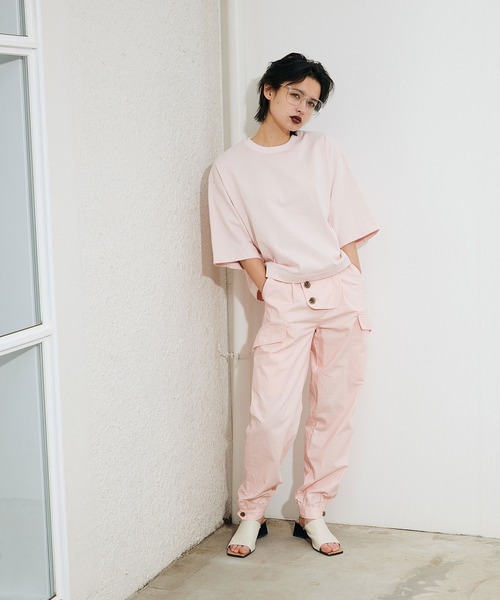 Maisones.(メゾネス)の「Button flap Trousers | ボタンフラップ パンツ(カーゴパンツ・レディース・ピンク/オフホワイト/ブラック・1/2)」の6枚目の写真