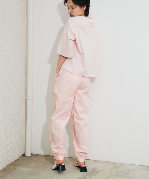 Maisones.(メゾネス)の「Button flap Trousers | ボタンフラップ パンツ(カーゴパンツ・レディース・ピンク/オフホワイト/ブラック・1/2)」の11枚目の写真