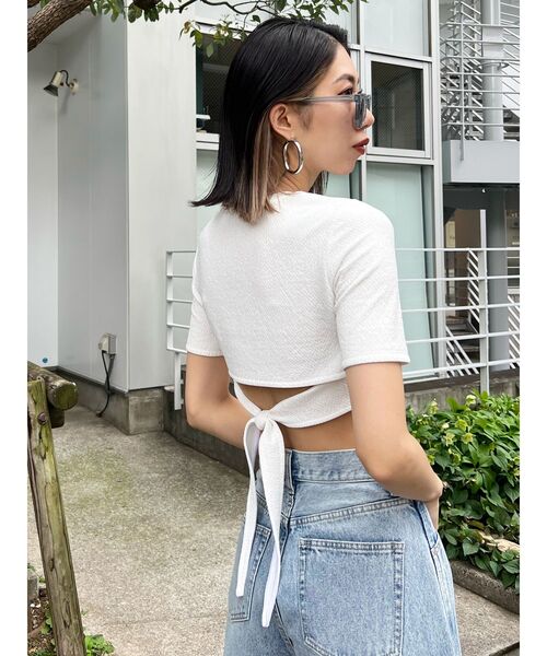 EMODA（エモダ）の「バックタイスカーフTシャツ（Tシャツ/カットソー・レディース・ブラック/ホワイト/ブルー/パープル・FREE）」の14枚目の写真