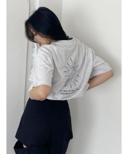 EVRIS（エヴリス）の「SUNNY GRAPHIC BIG Tシャツ（Tシャツ/カットソー・レディース・ブラック/グレー/グリーン/ホワイト・FREE）」の21枚目の写真