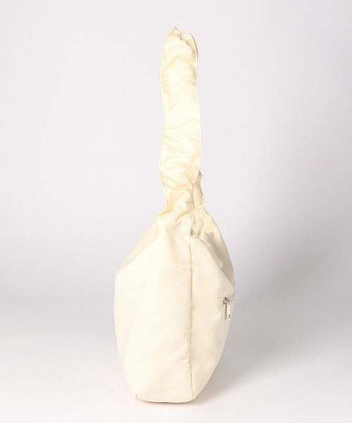 LEPSIM(レプシィム)の「撥水ナイロンドロストBAG 192216(ショルダーバッグ・レディース・ブラック/アイボリー/ブルー/カーキ・ONE SIZE)」の5枚目の写真