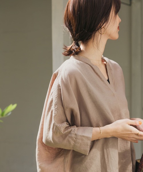 URBAN RESEARCH DOORS（アーバンリサーチドアーズ）の「リネンショルダーレーススキッパーブラウス（シャツ/ブラウス・レディース・ブラック/オフホワイト/モカ・MEDIUM）」の15枚目の写真