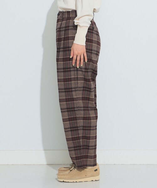BEAMS BOY（ビームスボーイ）の「BEAMS BOY / フランネル チェック 2プリーツ パンツ（その他パンツ・レディース・チャコールグレー/ブラウン・1/2）」の15枚目の写真