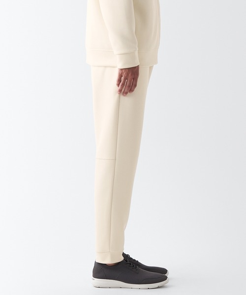 無印良品(ムジルシリョウヒン)の「〔MUJI WALKER〕UVカット乾きやすいスウェットパンツ(スウェットパンツ・レディース・ネイビー/アイボリー/ブラック/グレー系1・XL/M/S/L)」の6枚目の写真