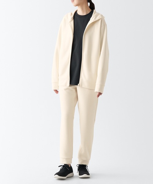 無印良品(ムジルシリョウヒン)の「〔MUJI WALKER〕UVカット乾きやすいスウェットパンツ(スウェットパンツ・レディース・ネイビー/アイボリー/ブラック/グレー系1・XL/M/S/L)」の8枚目の写真
