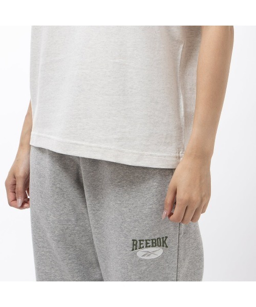 Reebok（リーボック）の「アーカイブ ロゴ Tシャツ / CL AE ARCHIVE SM LOGO TEE（Tシャツ/カットソー・レディース・ブラック/オフホワイト/ピンクベージュ・MEDIUM/LARGE/SMALL/XX-LARGE/X-LARGE）」の10枚目の写真