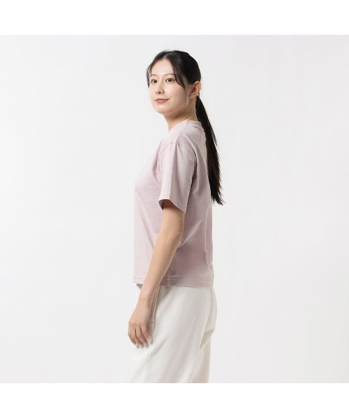 Reebok（リーボック）の「アーカイブ ロゴ Tシャツ / CL AE ARCHIVE SM LOGO TEE（Tシャツ/カットソー・レディース・ブラック/オフホワイト/ピンクベージュ・MEDIUM/LARGE/SMALL/XX-LARGE/X-LARGE）」の13枚目の写真