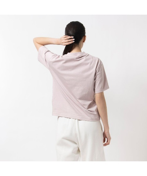Reebok（リーボック）の「アーカイブ ロゴ Tシャツ / CL AE ARCHIVE SM LOGO TEE（Tシャツ/カットソー・レディース・ブラック/オフホワイト/ピンクベージュ・MEDIUM/LARGE/SMALL/XX-LARGE/X-LARGE）」の14枚目の写真