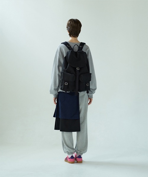 archive✨PLEATS PLEASE アーカイブ エナメル リュック 黒 バッグ＆財布／バックパック – isseymiyake.com