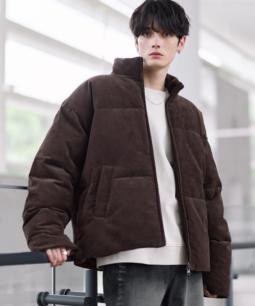 ASTRONOMY（アストロノミー）の「ハイネック中綿ショートジャケット(600フィルパワー)（ダウンジャケット/コート・メンズ・チャコール/ライトグレー/ブルー/ブラック/アイボリー/ブラウン/ブラウン系2/ブラック系2/アイボリー系/グレー系/ブラック系・L/M/S/XL）」の9枚目の写真