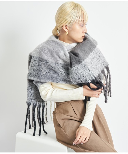 Settimissimo（セッティミッシモ）の「大判バルキーストール マフラー（ストール/ショール・レディース・ブラウン/ベージュ/ホワイト×ブラック・FREE）」の2枚目の写真