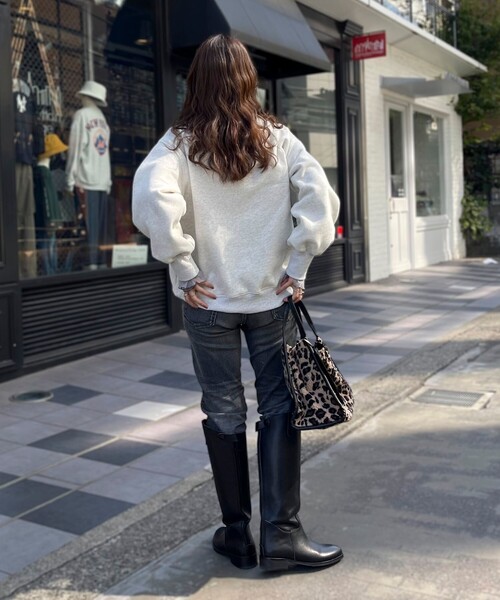 fredy emue（フレディエミュ）の「パールロゴ起毛スウェット（スウェット・レディース・アイボリー/グレー/ダークネイビー・38）」の20枚目の写真