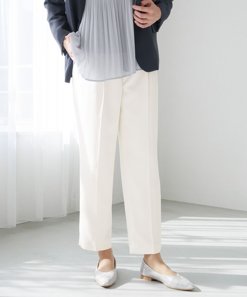 Elura（エルーラ）の「＜セレモニーにもお仕事にも使える！＞映えラクテーパードパンツ（その他パンツ・レディース・ネイビー/ブラック/グレイッシュベージュ/ホワイト・LARGE/MEDIUM/SMALL/X-LARGE）」の2枚目の写真