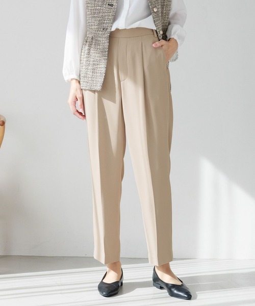 Elura（エルーラ）の「＜セレモニーにもお仕事にも使える！＞映えラクテーパードパンツ（その他パンツ・レディース・ネイビー/ブラック/グレイッシュベージュ/ホワイト・LARGE/MEDIUM/SMALL/X-LARGE）」の4枚目の写真