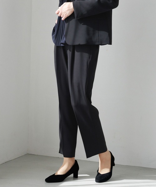 Elura（エルーラ）の「＜セレモニーにもお仕事にも使える！＞映えラクテーパードパンツ（その他パンツ・レディース・ネイビー/ブラック/グレイッシュベージュ/ホワイト・LARGE/MEDIUM/SMALL/X-LARGE）」の3枚目の写真