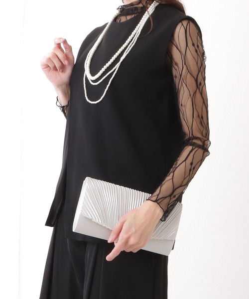 Lace Ladies(レースレディース)の「メタリック ライン付き V字 プリーツ クラッチ バッグ(クラッチバッグ・レディース・アイボリー/ブラック/グレー・FREE)」の18枚目の写真