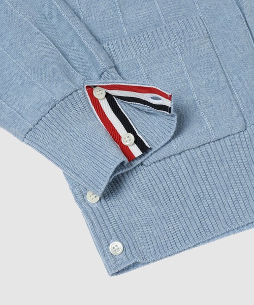 THOM BROWNE(トムブラウン)の「RIB STITCH RELAXED FIT V NECK CARDIGAN IN WOOL W/ RWB STRIPE(カーディガン/ボレロ・メンズ・その他・0/2/1)」の4枚目の写真