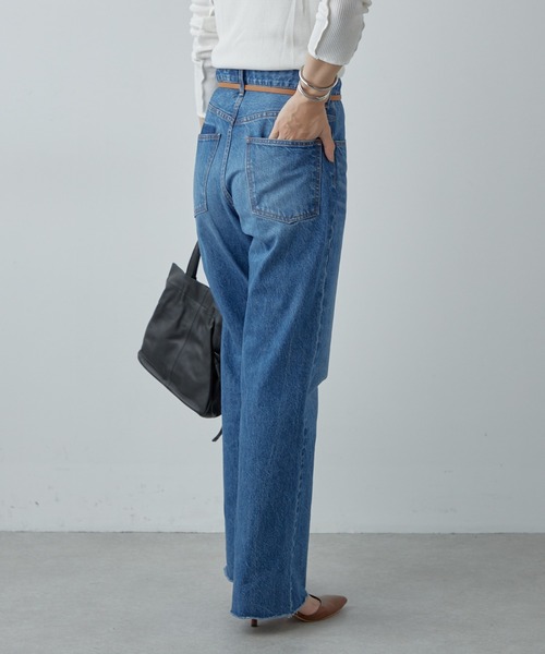 SHENERY（シーナリー）の「カットオフストレートデニムパンツ（デニムパンツ・レディース・ブルー・36/38/40）」の14枚目の写真