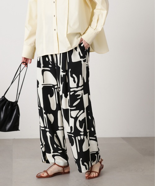 N.（N. Natural Beauty Basic）（エヌエヌナチュラルビューティーベーシック）の「◆アートプリントイージーパンツ（その他パンツ・レディース・ベージュ系その他/ブラック系その他・MEDIUM）」の2枚目の写真