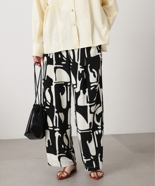 N.（N. Natural Beauty Basic）（エヌエヌナチュラルビューティーベーシック）の「◆アートプリントイージーパンツ（その他パンツ・レディース・ベージュ系その他/ブラック系その他・MEDIUM）」の4枚目の写真