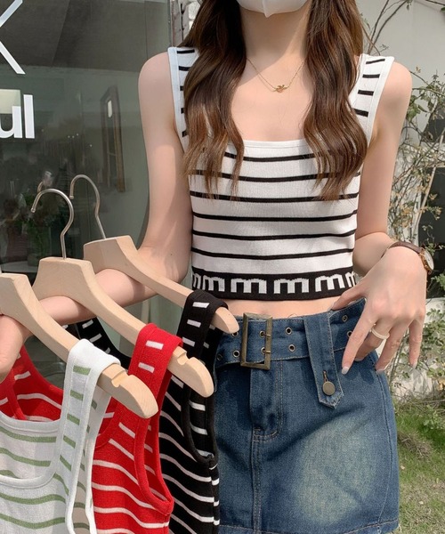 SHEPP(シープ)の「ロゴボーダー スクエアネック クロップド ショートタンクトップ / ニットタンク / ブラ紐隠し(タンクトップ・レディース・ホワイト/ブラック/レッド/グリーン・FREE)」の7枚目の写真