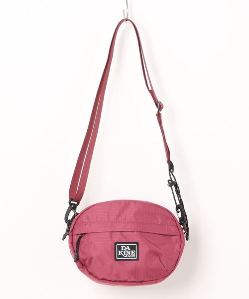 DAKINE(ダカイン)の「DAKINE JOEY OVAL CROSSBODY ショルダーバッグ 【2024年春夏モデル】/ダカインショルダーバッグ(ショルダーバッグ・メンズ・ブラック/エンジ・FREE)」の1枚目の写真