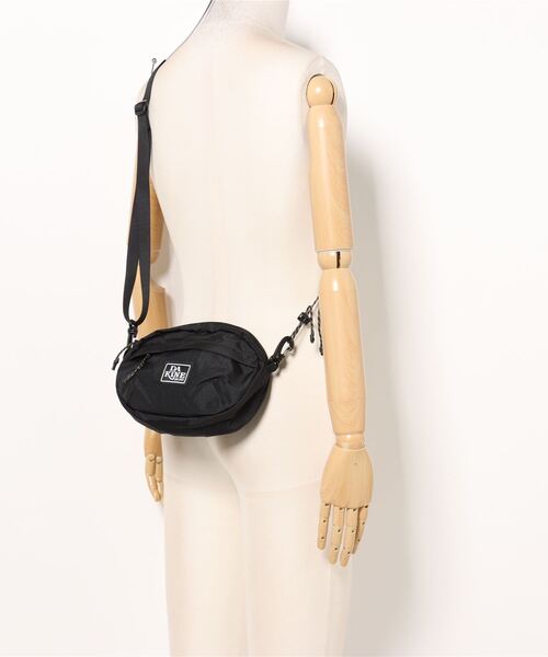 DAKINE(ダカイン)の「DAKINE JOEY OVAL CROSSBODY ショルダーバッグ 【2024年春夏モデル】/ダカインショルダーバッグ(ショルダーバッグ・メンズ・ブラック/エンジ・FREE)」の6枚目の写真
