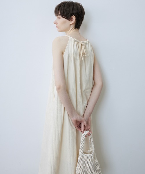 tageechita（タジチタ）の「【tageechita】テクスチャー素材 ホルターネック Aラインワンピース（ワンピース・レディース・ブラック/アイボリー・M/S/L）」の16枚目の写真