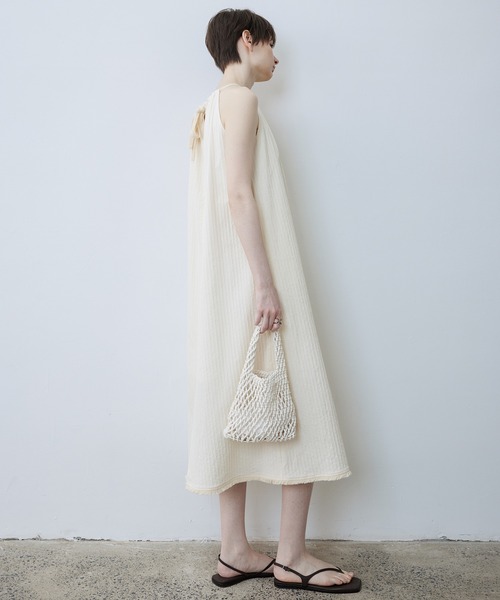 tageechita（タジチタ）の「【tageechita】テクスチャー素材 ホルターネック Aラインワンピース（ワンピース・レディース・ブラック/アイボリー・M/S/L）」の17枚目の写真