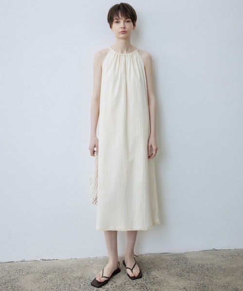 tageechita（タジチタ）の「【tageechita】テクスチャー素材 ホルターネック Aラインワンピース（ワンピース・レディース・ブラック/アイボリー・M/S/L）」の18枚目の写真