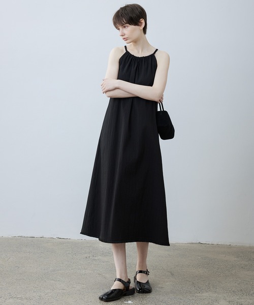 tageechita（タジチタ）の「【tageechita】テクスチャー素材 ホルターネック Aラインワンピース（ワンピース・レディース・ブラック/アイボリー・M/S/L）」の10枚目の写真