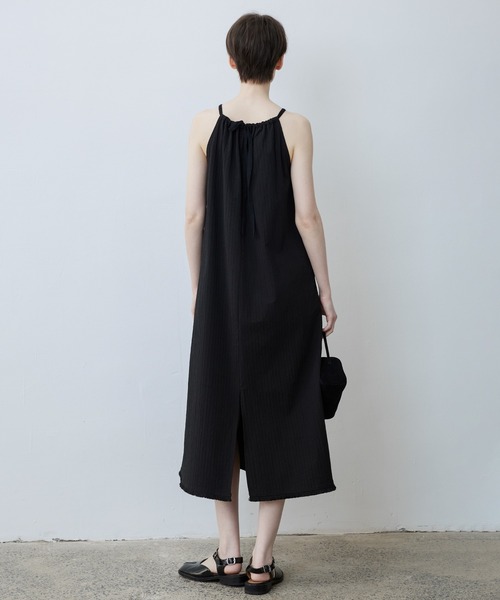 tageechita（タジチタ）の「【tageechita】テクスチャー素材 ホルターネック Aラインワンピース（ワンピース・レディース・ブラック/アイボリー・M/S/L）」の11枚目の写真