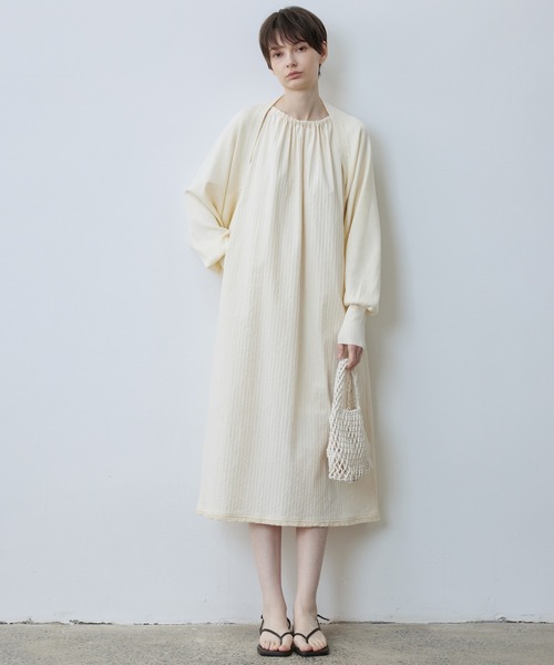 tageechita（タジチタ）の「【tageechita】テクスチャー素材 ホルターネック Aラインワンピース（ワンピース・レディース・ブラック/アイボリー・M/S/L）」の13枚目の写真