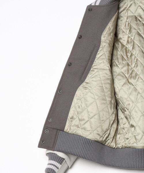 Scye（サイ）の「Scye / サイ ベーシックス：Super140 Wool Melton Varsity Jacket：5723-63500[MUS]（ブルゾン・メンズ・グレー系その他・38）」の3枚目の写真