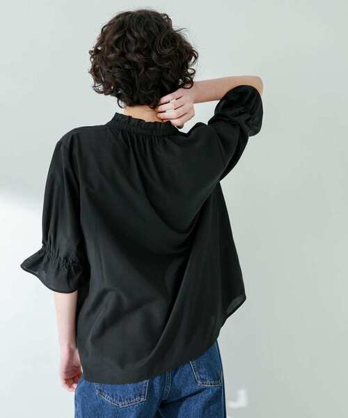 URBAN RESEARCH Sonny Label（アーバンリサーチサニーレーベル）の「『UR TECH』 スタンドフリルブラウス（シャツ/ブラウス・レディース・ホワイト/ブラック/ブルー・FREE）」の6枚目の写真