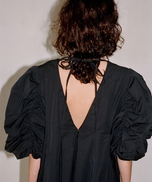 leinwande（ラインヴァンド）の「【leinwande（ラインヴァンド）】Bubble Sleeve Mini Dress（ドレス・レディース・ベージュ・FREE）」の5枚目の写真