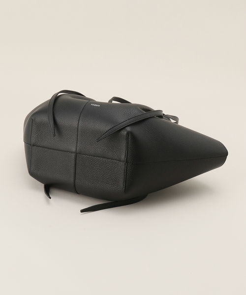 Yuzefi（ユゼフィ）の「YUZEFI/ユゼフィ LARGE MOCHI PEBBLEGRAINLEATHER（ショルダーバッグ・レディース・ブラック・FREE）」の4枚目の写真