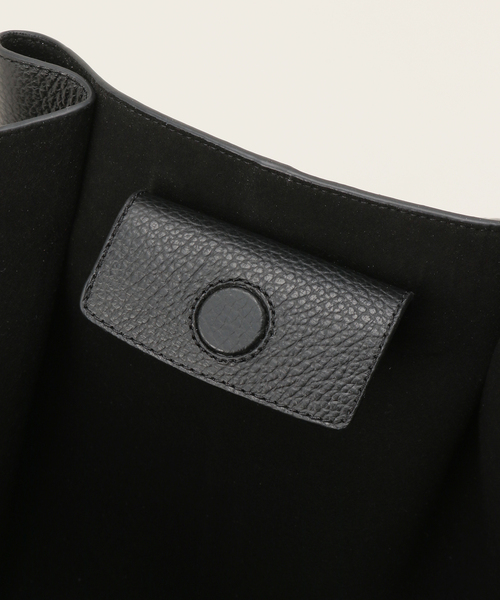 Yuzefi（ユゼフィ）の「YUZEFI/ユゼフィ LARGE MOCHI PEBBLEGRAINLEATHER（ショルダーバッグ・レディース・ブラック・FREE）」の7枚目の写真