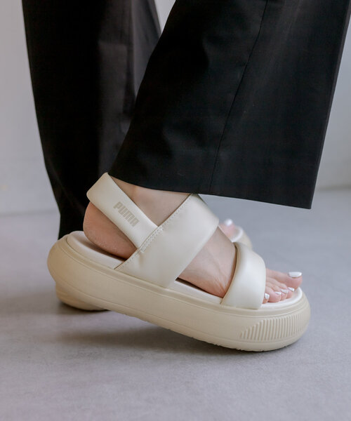 ear PAPILLONNER(イアパピヨネ)の「【PUMA(プーマ)】Mayu Puffy Sandals Wns/厚底サンダル(サンダル・レディース・ホワイト/ブラック・23cm/25cm/24cm)」の10枚目の写真