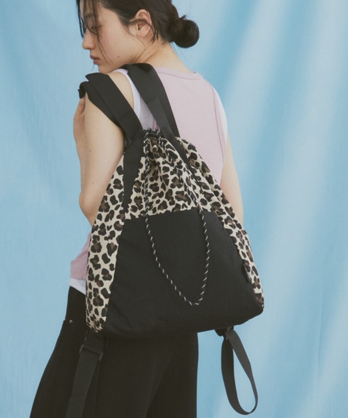 MERLOT（メルロー）の「【A4サイズ収納可能】【バッグパック、トートバッグの2way】バイカラー2wayバッグ（トートバッグ・レディース・グリーン/レオパード・FREE）」の2枚目の写真