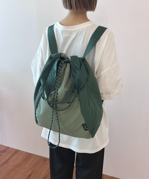 MERLOT（メルロー）の「【A4サイズ収納可能】【バッグパック、トートバッグの2way】バイカラー2wayバッグ（トートバッグ・レディース・グリーン/レオパード・FREE）」の11枚目の写真