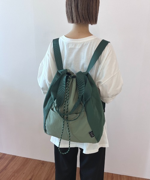 MERLOT（メルロー）の「【A4サイズ収納可能】【バッグパック、トートバッグの2way】バイカラー2wayバッグ（トートバッグ・レディース・グリーン/レオパード・FREE）」の13枚目の写真