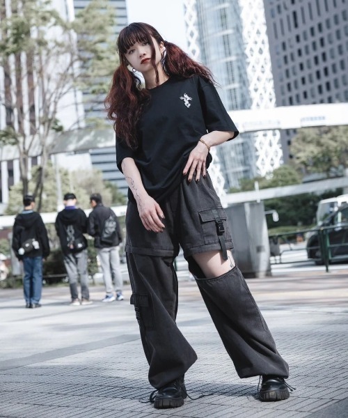 gibous（ギボス）の「gibous/ギボス/gibous×lhp cross wappen t shirt（Tシャツ/カットソー・レディース・ブラック/ホワイト・L/M/XL）」の3枚目の写真