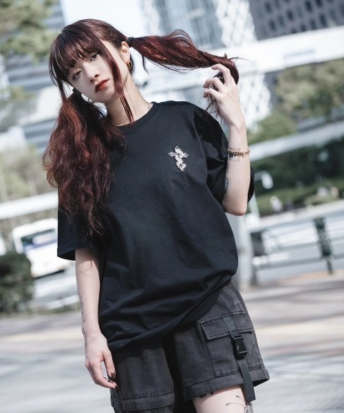 gibous（ギボス）の「gibous/ギボス/gibous×lhp cross wappen t shirt（Tシャツ/カットソー・レディース・ブラック/ホワイト・L/M/XL）」の5枚目の写真