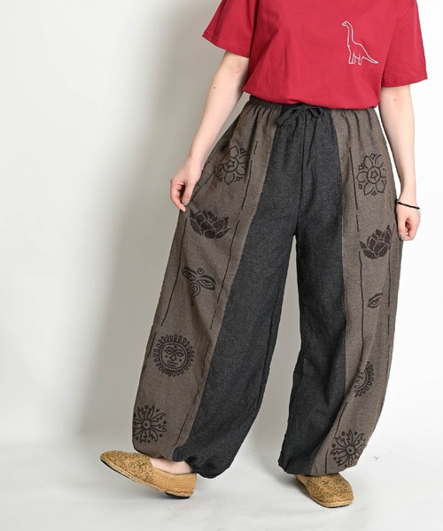 MARAI(マーライ)の「エスニック柄 ウエストゴム バイカラー バルーンパンツ サルエルパンツ(その他パンツ・レディース・カーキ/ブルー/ブラウン/レッド/ネイビー/パープル・FREE)」の2枚目の写真