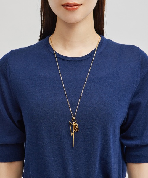 ROPE'(ロペ)の「トライアングルモチーフネックレス(ネックレス・レディース・ゴールド・FREE)」の5枚目の写真